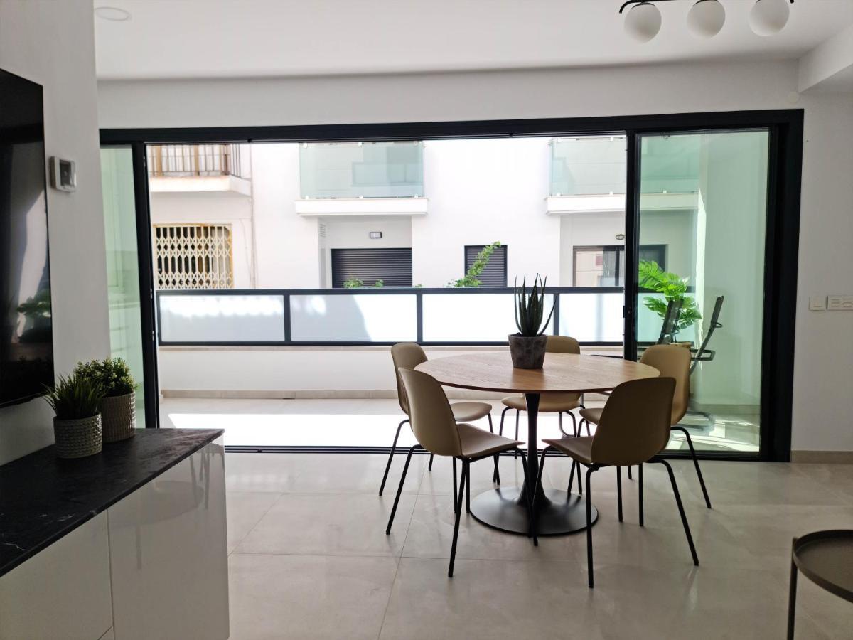 Huoneisto Brand New Exclusive Apartment, 100 Meter From The *