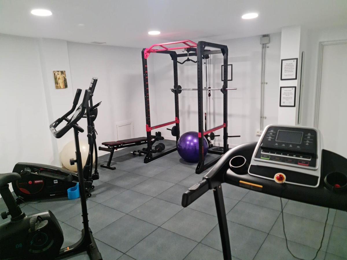 Brand New Exclusive Apartment, 100 Meter From The Huoneisto Fuengirola